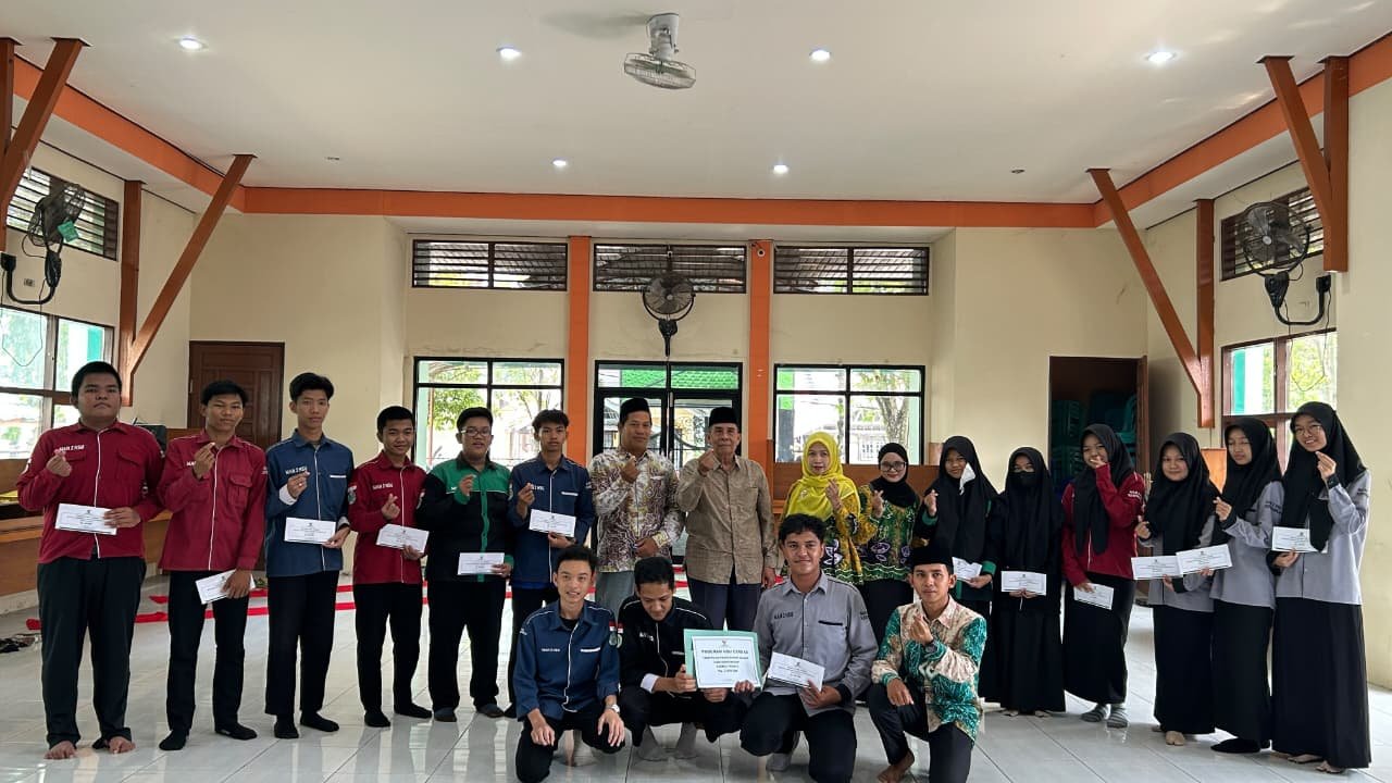 BAZNAS HSU Salurkan Bantuan Kepada Siswa MAN 2 HSU, Wujudkan Kepedulian Terhadap Generasi Madrasah